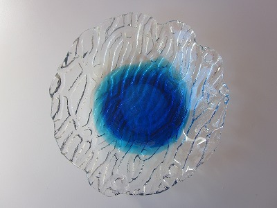 琉球ガラス皿「潮騒でこぼこ皿(S)」青/水