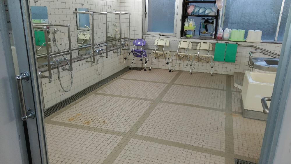 老人介護施設の浴室内・グレーチング