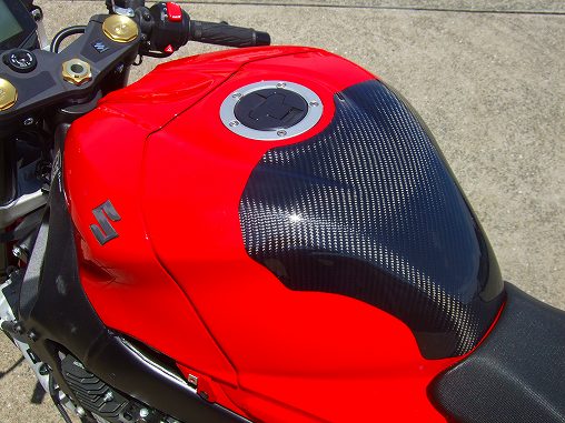 １７～ ＧＳＸ-Ｒ１０００ タンクプロテクター<TANK PROTECTOR