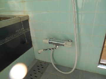 世田谷区の戸建・浴室水栓取付