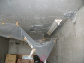 彫り込み車庫の雨漏り修理