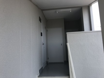 大阪府守口市のマンションの雨漏り修繕・外壁屋根塗装を行いました。