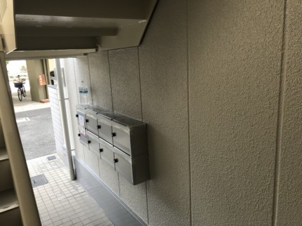 大阪府守口市のマンションの雨漏り修繕・外壁屋根塗装を行いました。