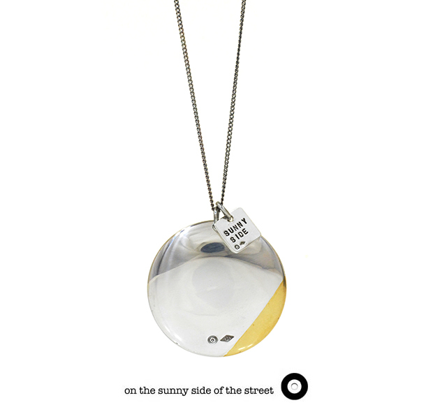 on the sunny side of the street 610-280 Silver &K18GP 30mm Button NecklaceyNEW ITEMz