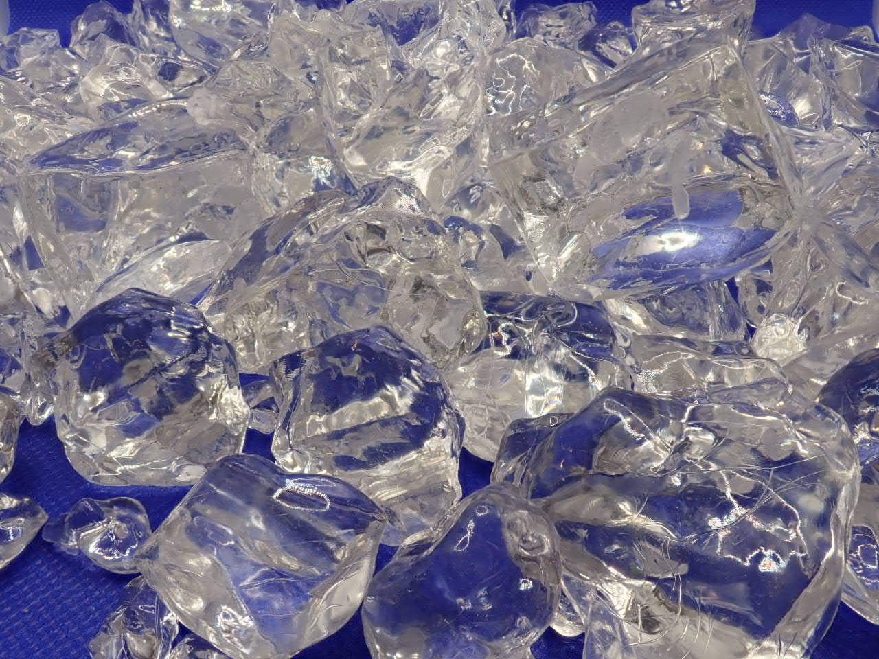 B級品特価）ロックアイス透明氷アソートサイズ（約10kgセット）｜ビー玉の販売や店舗ディスプレイ用品や装飾品などの通販サイト。飾り素材は大阪