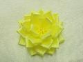 胸につける花リボンバラ・記章・徽章（特小・花径７ｃｍ）黄