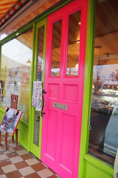 かわいいピンクのペイントドア広島市 ドア製作修理 広島