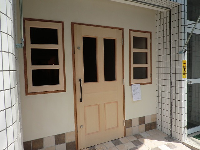 店舗の玄関｜ドア製作修理 広島