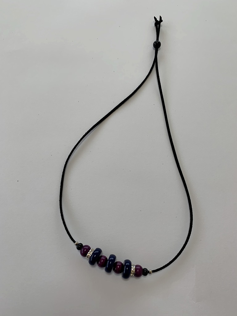 ウッドビーズ小のネックレス（紺×紫）