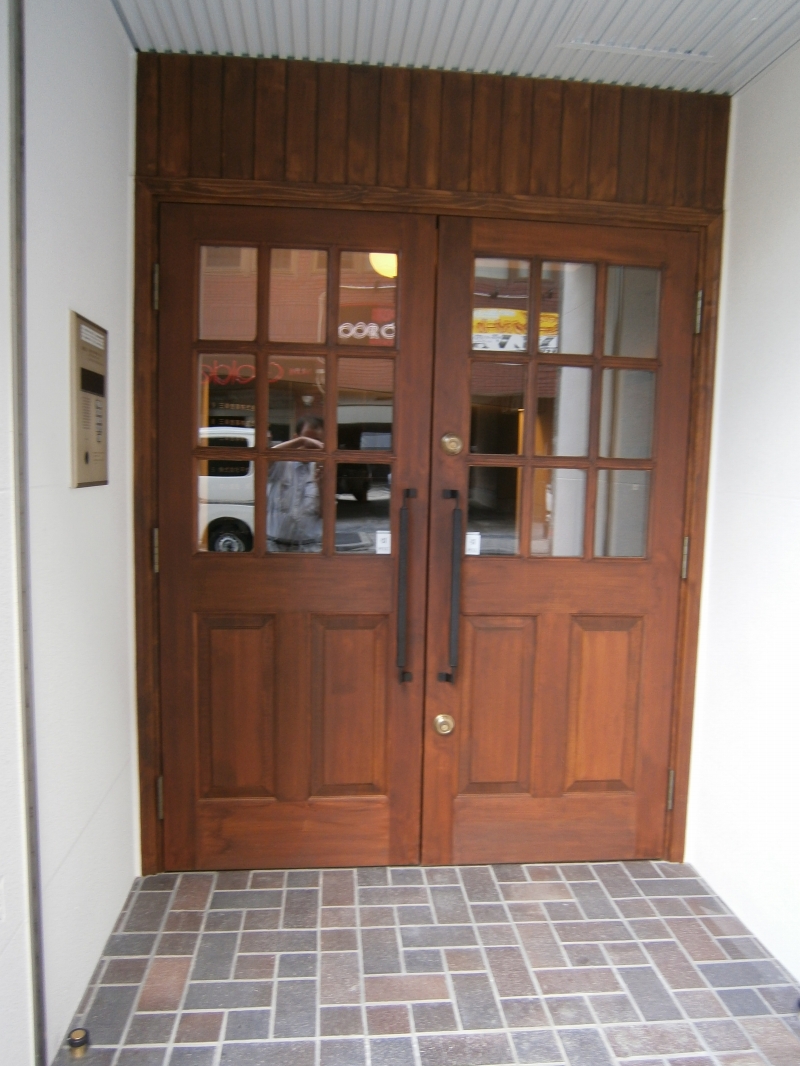 店舗の木製ドア交換 アイピーソリューション