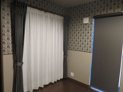 Curtain壁紙にこだわったお部屋に新築カーテン