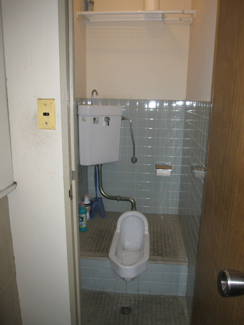 シャワー＆パウダー、給湯器を新設（既設トイレからのリフォーム）【大阪市】