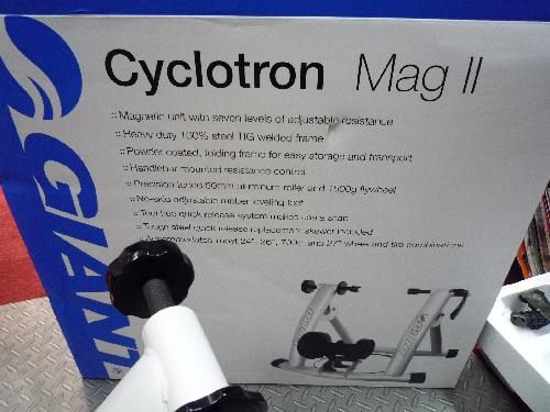 GIANT CYCLOTRON MAG2 ジャイアントマグ2トレーナーローラー台