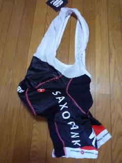 2010 SPORTFULプロチームレプリカ パンツ SAXO BANK RED DETAILING /スポルトフル チームレプリカ サクソバンク ビブショーツ Lサイズのみ1枚のみ即納在庫有り!