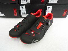 2017 fi'zi:k R4B UOMO CARBON BOA 【Black/Red】/2017継続モデル フィジーク R4B UOMO (メンズ) ボリュームコントロールフィット カーボンボアシステム 【ブラック/レッド】 各サイズ 即納在庫あり!特価販売中!