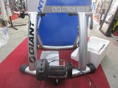 GIANT CYCLOTRON MAG TRAINER /ジャイアント マグ トレーナー ローラー台 トレーナー 【シルバー】即納在庫あり! ★ラスト1台即納在庫あり!