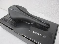SELLE ROYAL FI'ZI:K VERSUS EVO ANTARES R3 kiumレール/セラロイヤル フィジーク バーサス エボ アンタレス R3 キウムレール forカメレオン サドル レギュラー 【ブラック】特価販売中!