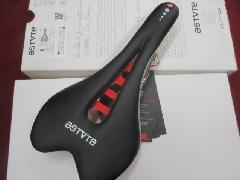 ASTVTE SKY LINE VT Ti−RAIL【BLACK/RED】/アスチュート スカイライン VT チタンレール サドル 【ブラック/レッド】特価販売中! ★ラスト1ケのみ即納在庫あり!