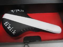 SELLE ROYAL FI'ZI:K Limited Color Edition ANTARES R3 kium[/ZC@tBW[N@A^X@qR@~ebhJ[GfBV@LE[@(Ch) yubN/zCgz̔I[݌ɂI