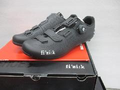 2019 fi'zi:k R4B UOMO CARBON BOA 【Black/Black】/2019モデル フィジーク R4B UOMO (メンズ) ボリュームコントロールフィット カーボンボアシステム 【ブラック/ブラック】 サイズにより 即納在庫あり!特価販売中!