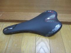 selle ITALIA SLR KIT CARBON C/DEROSA /デローサショップ限定品 セライタリア SLR キットカーボン カーボンレールサドル 【ブラック&デローサロゴ入り】入荷中!