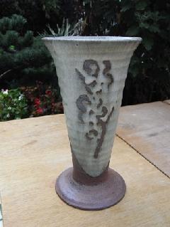 灰釉抜絵花瓶