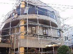 千葉県での3階建て戸建謙事務所の足場施工事例