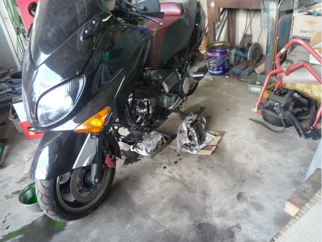 当店バイクの修理も致します。エンジン不動にて入庫です。