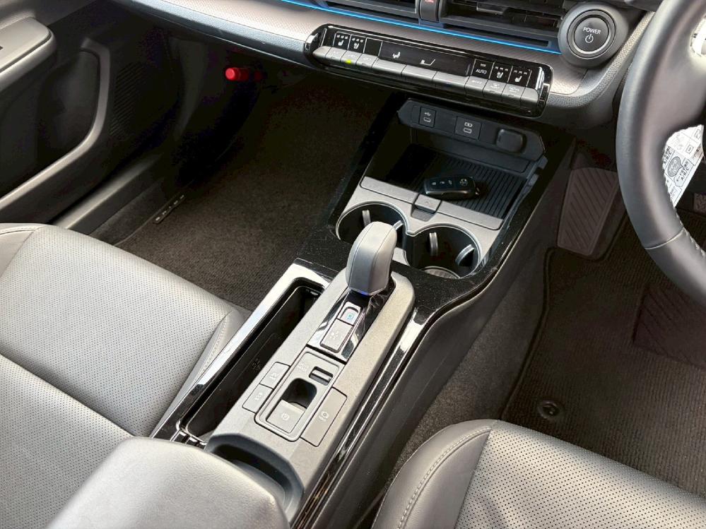 �g���^ �v���E�X