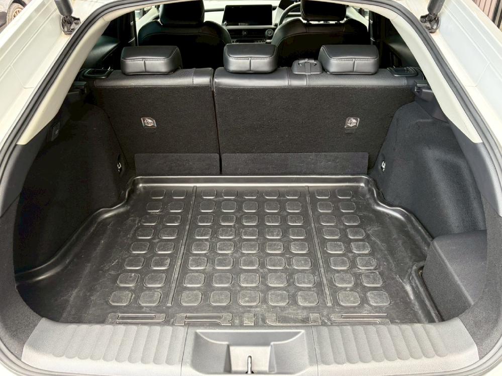 �g���^ �v���E�X