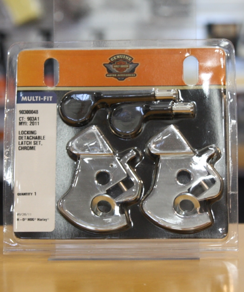 LOCKING DETACHABLE LATCH SET CHROME