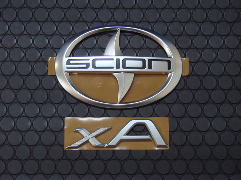 xA REAR EMBLEM SET