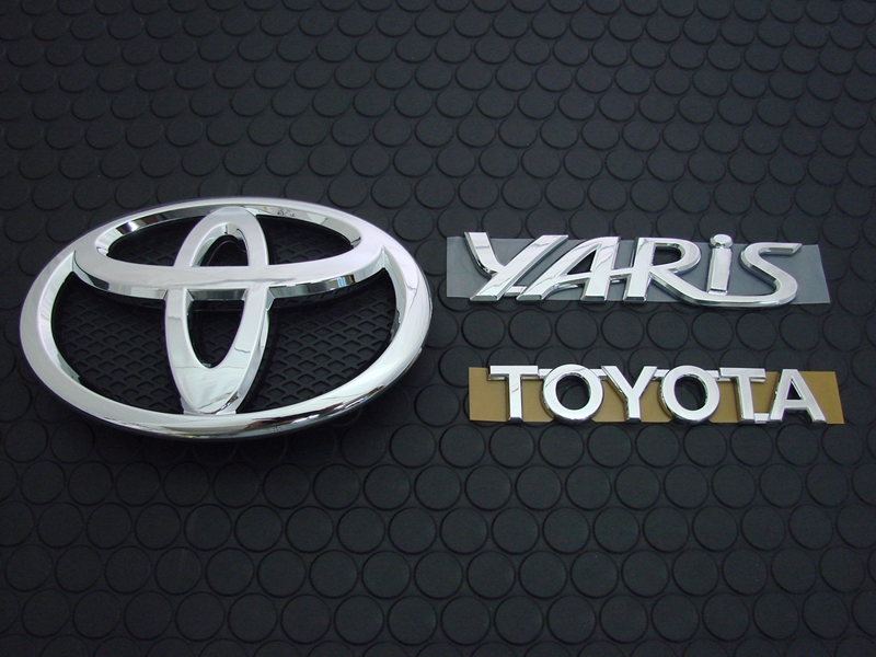 YARIS EMBLEM SET