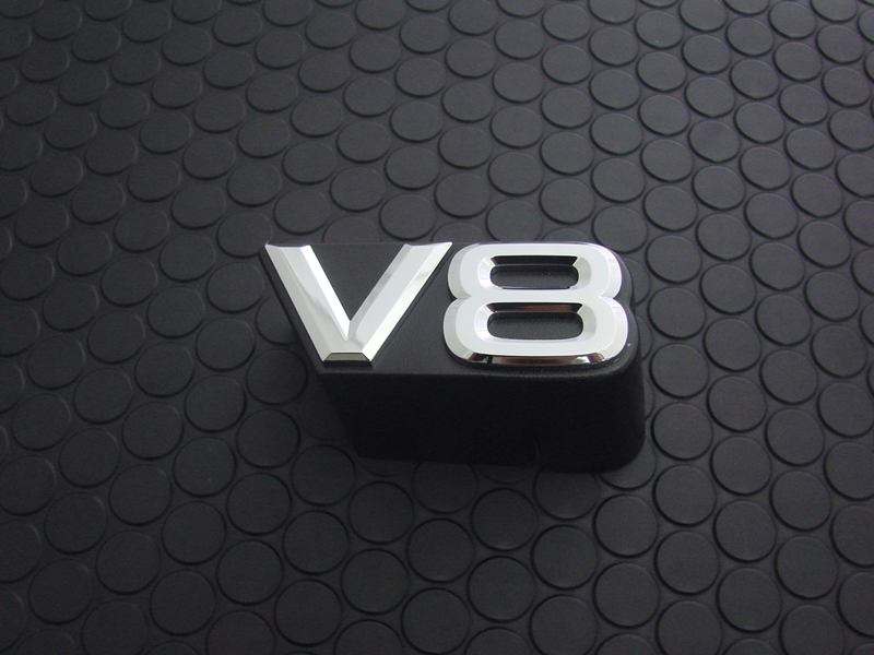 V8 EMBLEM