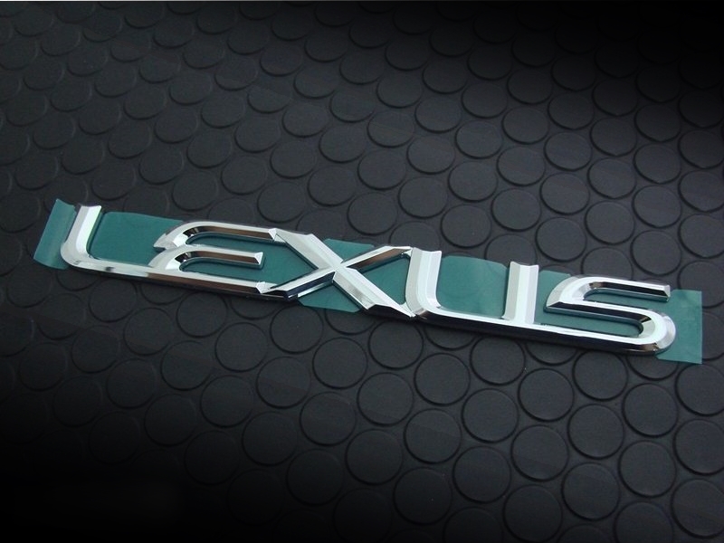 LEXUS EMBLEMiPij