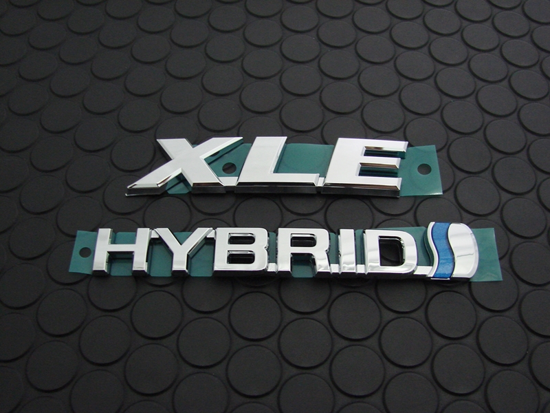 REAR XLE&HYBRID EMBLEM