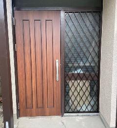 木製玄関ドアの取り替え　施工例