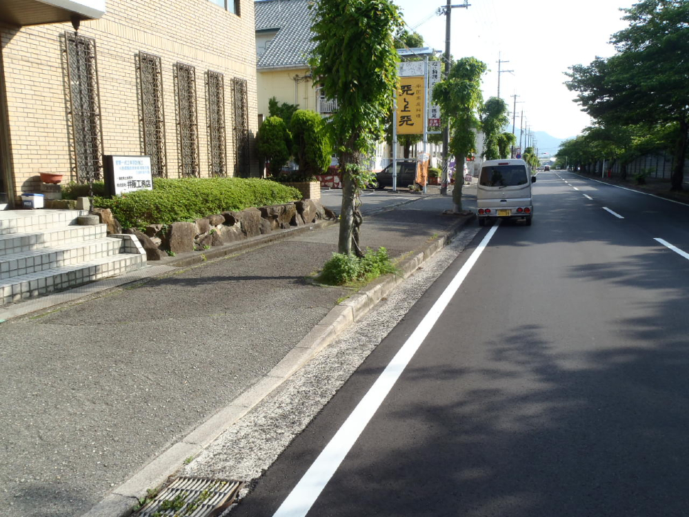 工事 切り下げ 道路の切り下げ工事について教えて下さい。 幅は4mまでと決められていますが、それ以上長くしてもらえる例外は無いのでしょうか？4メートルと決められてしまうとおとなりの家の前の道路を汚してしまうのです。