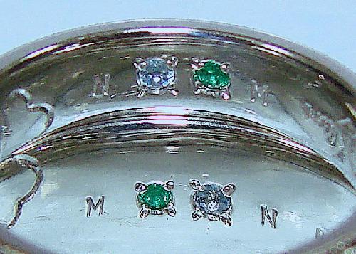 結婚指輪、マリッジリングのオーダー。マリッジリング クロス・デザイン＆イニシャル(M N)ウェディングテクスト ミル打ち ピンク＆ハート
