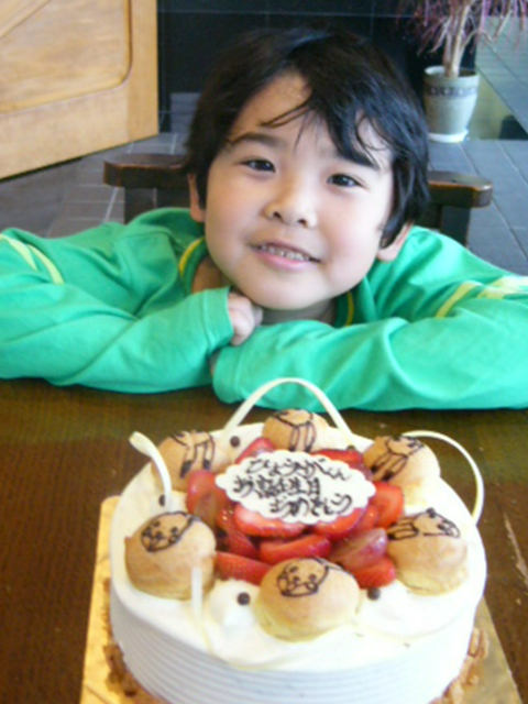 お誕生日ケーキのご紹介 07年9月 12月 オリジナルケーキ 生菓子の販売 焼き菓子の通販 誕生日ケーキの事は大阪府堺市のパティスリーフォンセへ