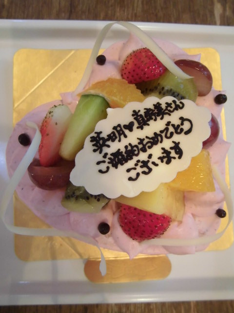 ご婚約おめでとうございます オリジナルケーキ 生菓子の販売 焼き菓子の通販 誕生日ケーキの事は大阪府堺市のパティスリーフォンセへ