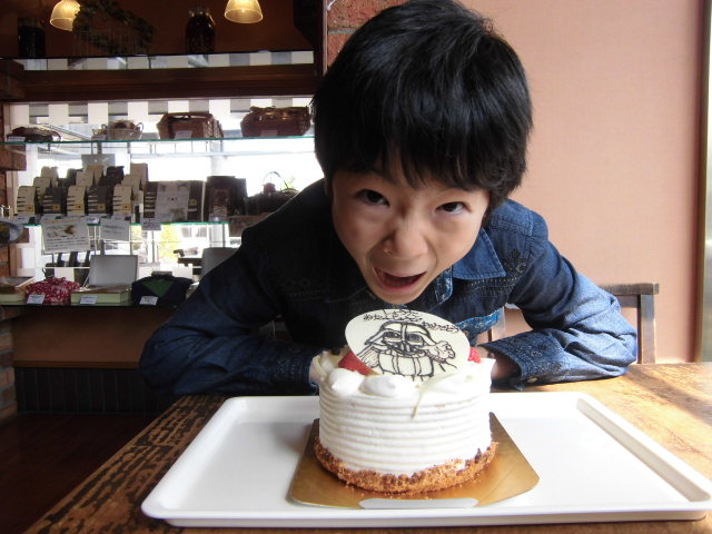 お誕生日おめでとうございます オリジナルケーキ 生菓子の販売 焼き菓子の通販 誕生日ケーキの事は大阪府堺市のパティスリーフォンセへ