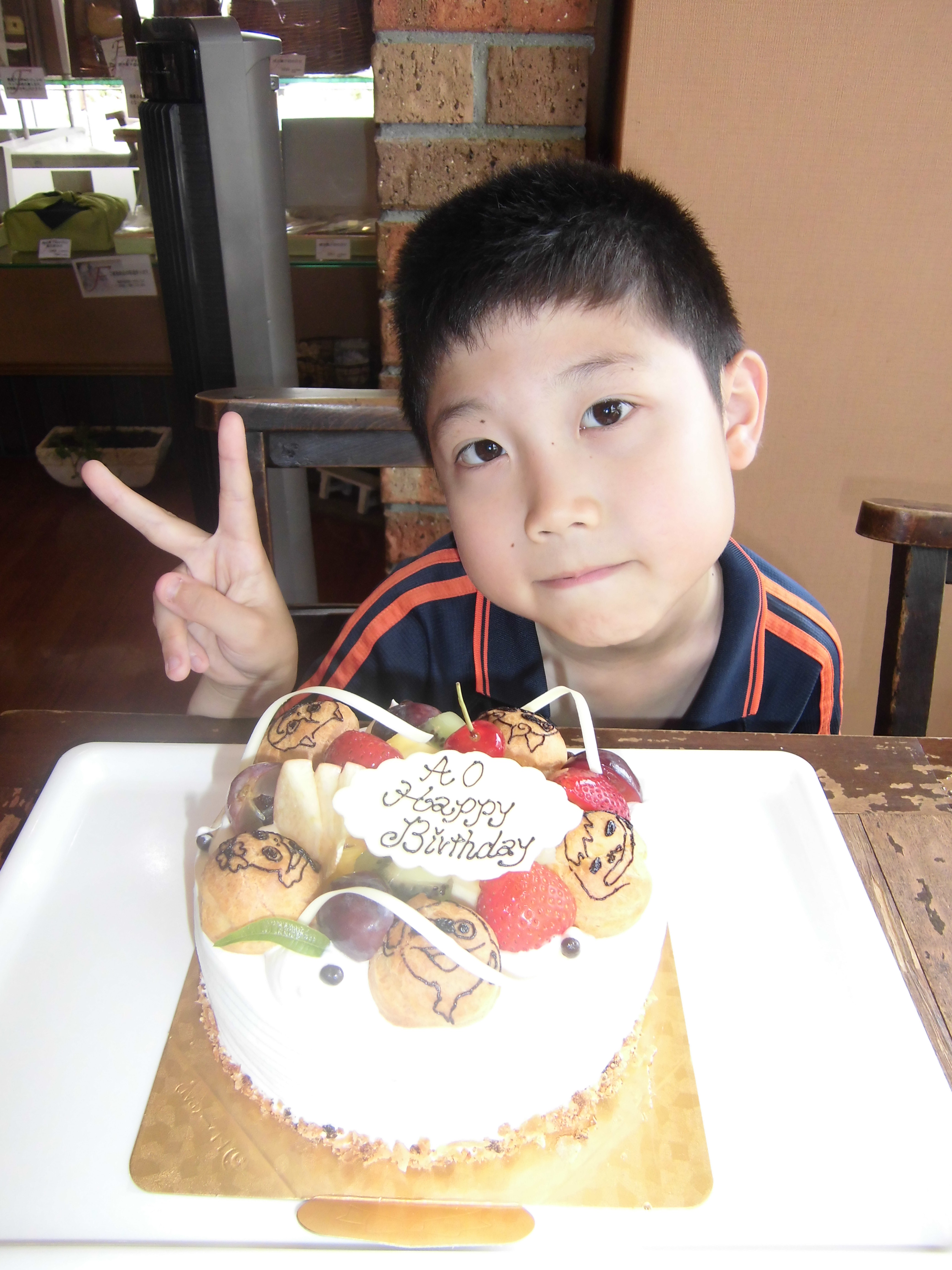 お誕生日おめでとうございます オリジナルケーキ 生菓子の販売 焼き菓子の通販 誕生日ケーキの事は大阪府堺市のパティスリーフォンセへ
