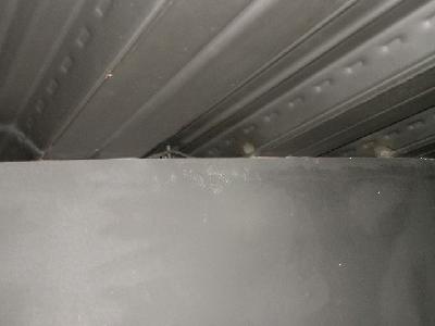 �f�b�L�v���[�g�̌��ԂɃl�Y�~�̑��Ղ𔭌��B