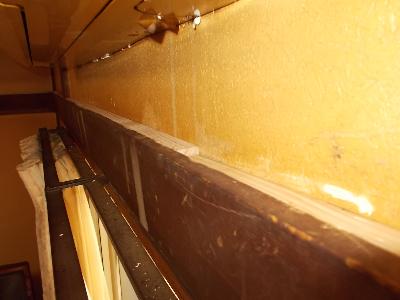 ���Ԃ����n�ɂ��āA�����R��Ȃ��悤�؍ނŕ������܂���