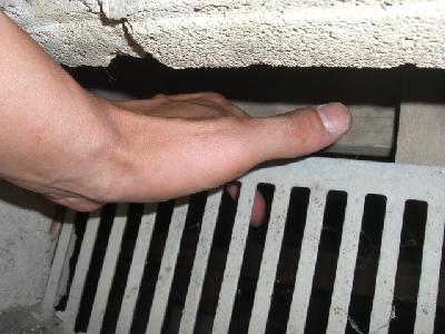 �������C���㕔�ɑ傫�Ȍ��Ԃ�