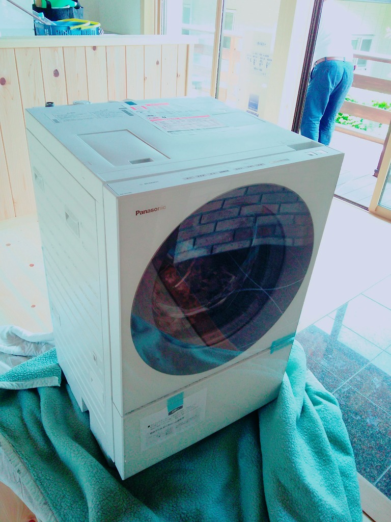 パナソニック製ドラム型洗濯機の設置作業