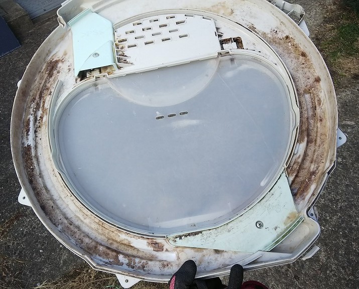 洗濯機の蓋の内側の汚れ