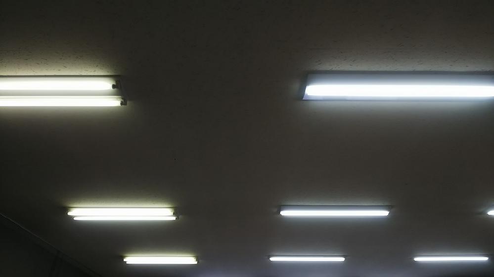 新旧の照明器具の明るさを比較
