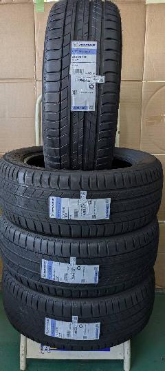 м LATITUDE SPORT 3 235/55R19 ō253,000~